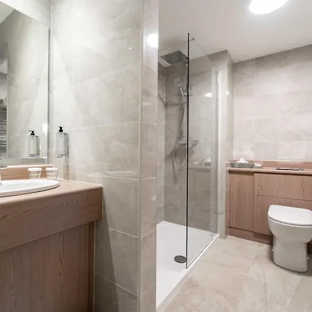 Dillon's Hotel 4*